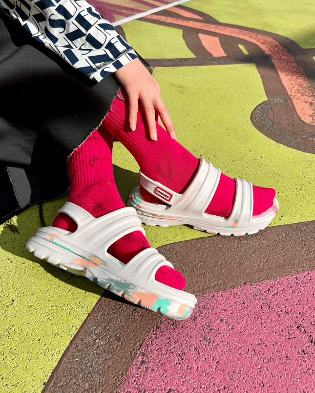 女性 Hunter 白 ブルームマーブルサンダル 8460V244